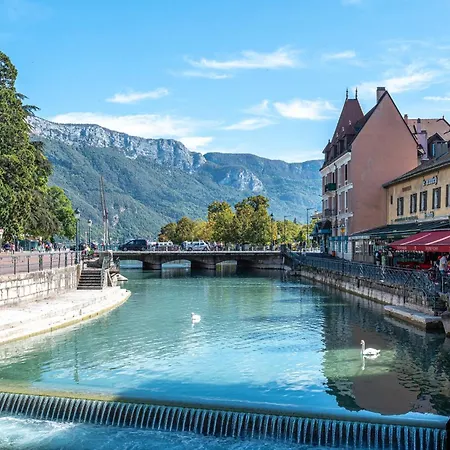 Adresse * Annecy